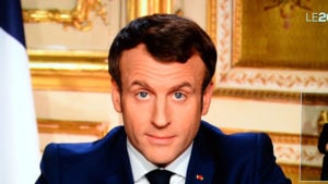 Macron les yeux écarquillés