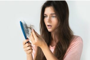 comment limiter la perte de cheveux en hiver