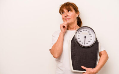 Ménopause et prise de poids : pourquoi les hormones n’expliquent pas tout la prise de poids